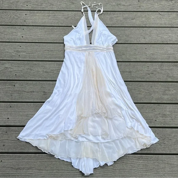 Bebe: Vintage Elegant White Plunge Criss-Cross Dress. Size Medium. - Picture 4 of 13